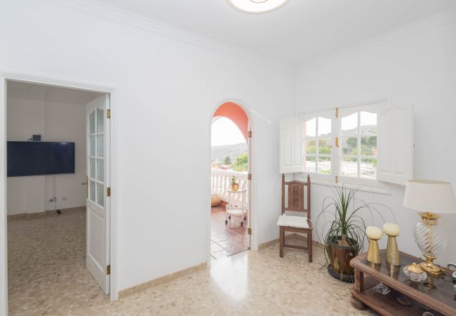 Casa en Arucas - 4BR Chalet El Romero-Private Pool, BBQ & Chill Casa en Arucas - 4BR Chalet El Romero-Private Pool, BBQ & Chill