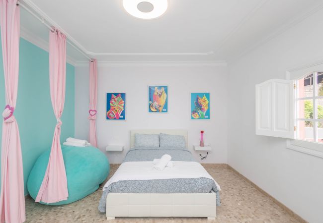 Casa en Arucas - 4BR Chalet El Romero-Private Pool, BBQ & Chill Casa en Arucas - 4BR Chalet El Romero-Private Pool, BBQ & Chill