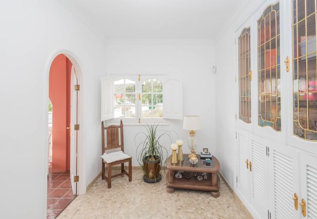 Casa en Arucas - 4BR Chalet El Romero-Private Pool, BBQ & Chill Casa en Arucas - 4BR Chalet El Romero-Private Pool, BBQ & Chill