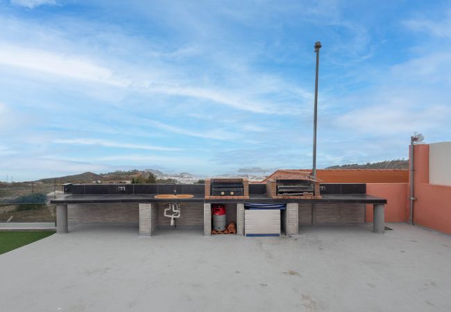 Casa en Arucas - 4BR Chalet El Romero-Private Pool, BBQ & Chill Casa en Arucas - 4BR Chalet El Romero-Private Pool, BBQ & Chill