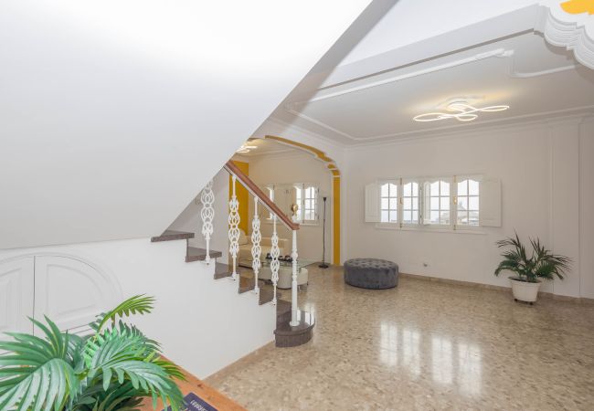 Casa en Arucas - 4BR Chalet El Romero-Private Pool, BBQ & Chill Casa en Arucas - 4BR Chalet El Romero-Private Pool, BBQ & Chill