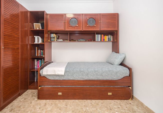 Casa en Arucas - 4BR Chalet El Romero-Private Pool, BBQ & Chill Casa en Arucas - 4BR Chalet El Romero-Private Pool, BBQ & Chill