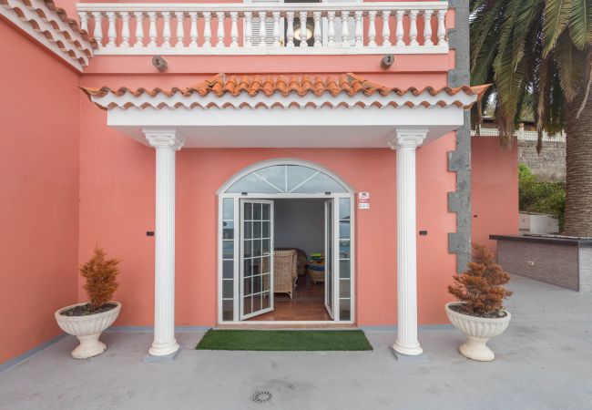 Casa en Arucas - 4BR Chalet El Romero-Private Pool, BBQ & Chill Casa en Arucas - 4BR Chalet El Romero-Private Pool, BBQ & Chill