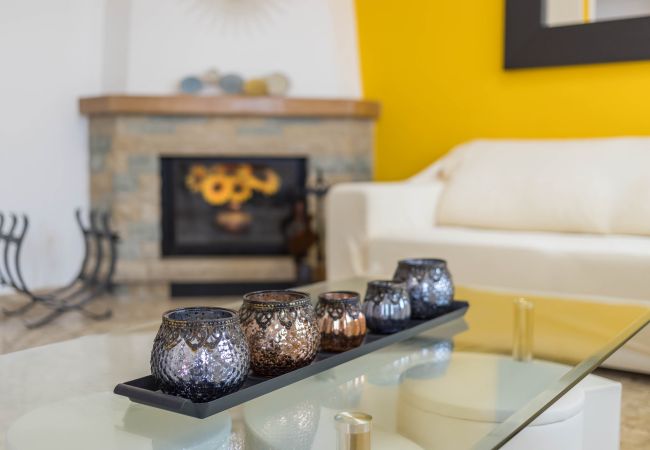 Casa en Arucas - 4BR Chalet El Romero-Private Pool, BBQ & Chill Casa en Arucas - 4BR Chalet El Romero-Private Pool, BBQ & Chill