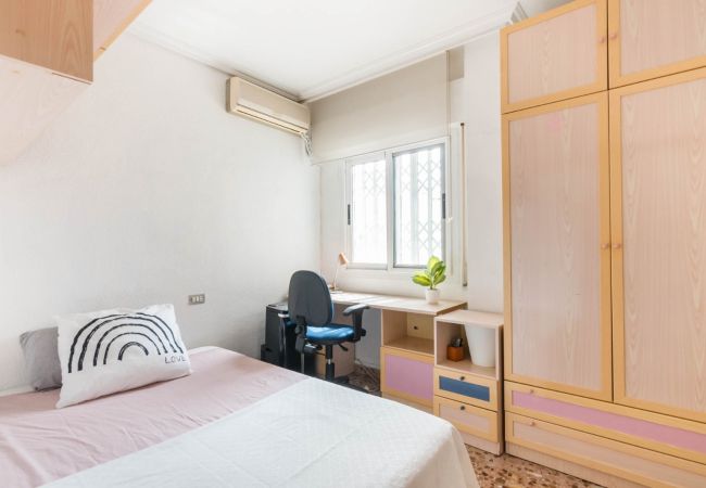 Alquiler por habitaciones en Murcia - Colon Room with Balcony - 1
