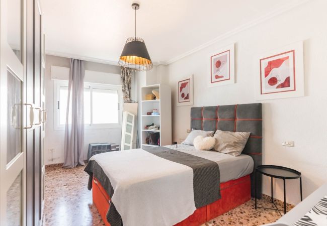 Alquiler por habitaciones en Murcia - Colon Room with Balcony - 2