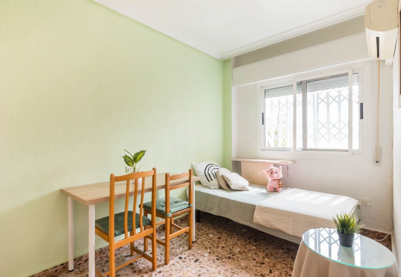 Alquiler por habitaciones en Murcia - Colon Room with Balcony - 3