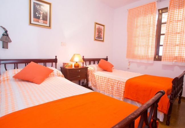 Villa in Puerto del Carmen - 2BR Villa Solarium Terrace + 2 min Walk to Beach Villa in Puerto del Carmen - 2BR Villa Solarium Terrace + 2 min Walk to Beach