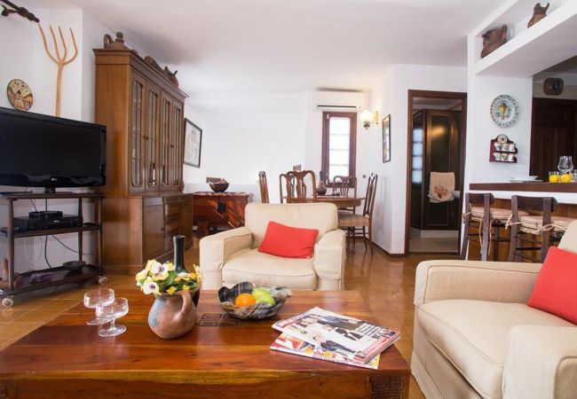 Villa in Puerto del Carmen - 2BR Villa Solarium Terrace + 2 min Walk to Beach Villa in Puerto del Carmen - 2BR Villa Solarium Terrace + 2 min Walk to Beach