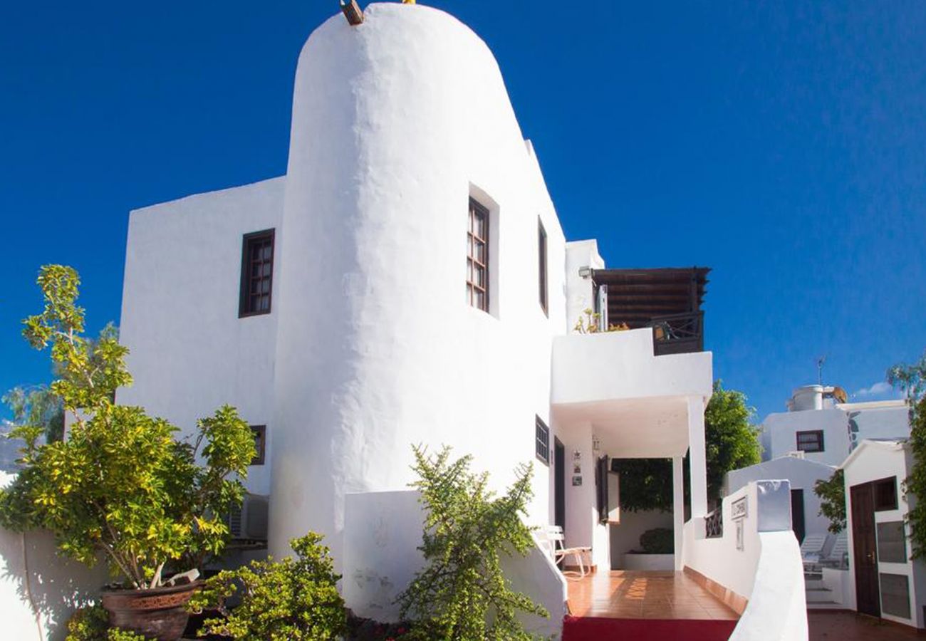 Villa in Puerto del Carmen - 2BR Villa Solarium Terrace + 2 min Walk to Beach Villa in Puerto del Carmen - 2BR Villa Solarium Terrace + 2 min Walk to Beach