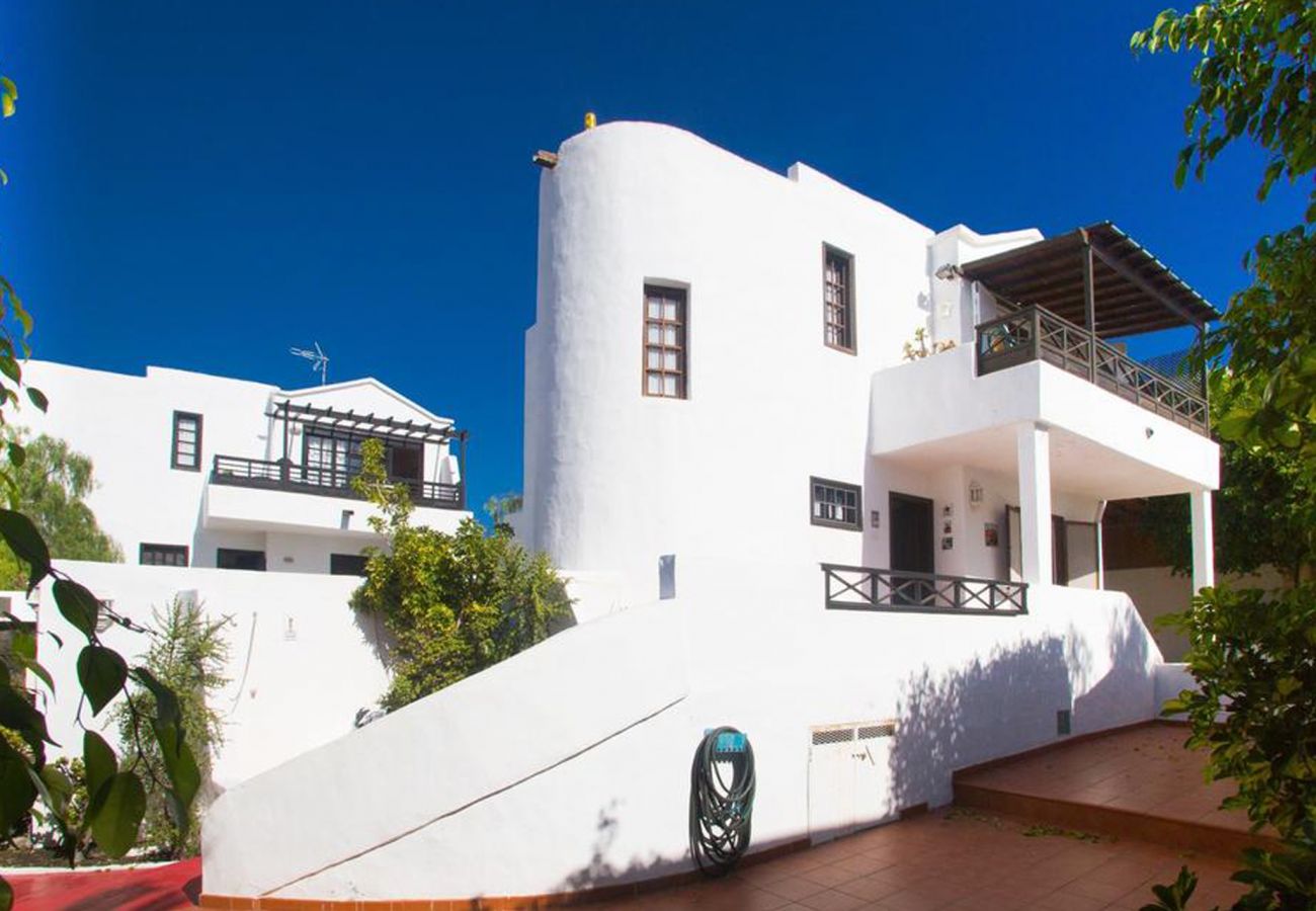 Villa in Puerto del Carmen - 2BR Villa Solarium Terrace + 2 min Walk to Beach Villa in Puerto del Carmen - 2BR Villa Solarium Terrace + 2 min Walk to Beach