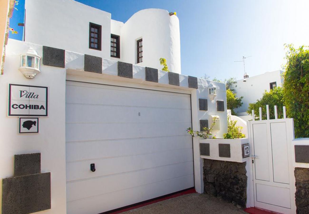 Villa in Puerto del Carmen - 2BR Villa Solarium Terrace + 2 min Walk to Beach Villa in Puerto del Carmen - 2BR Villa Solarium Terrace + 2 min Walk to Beach