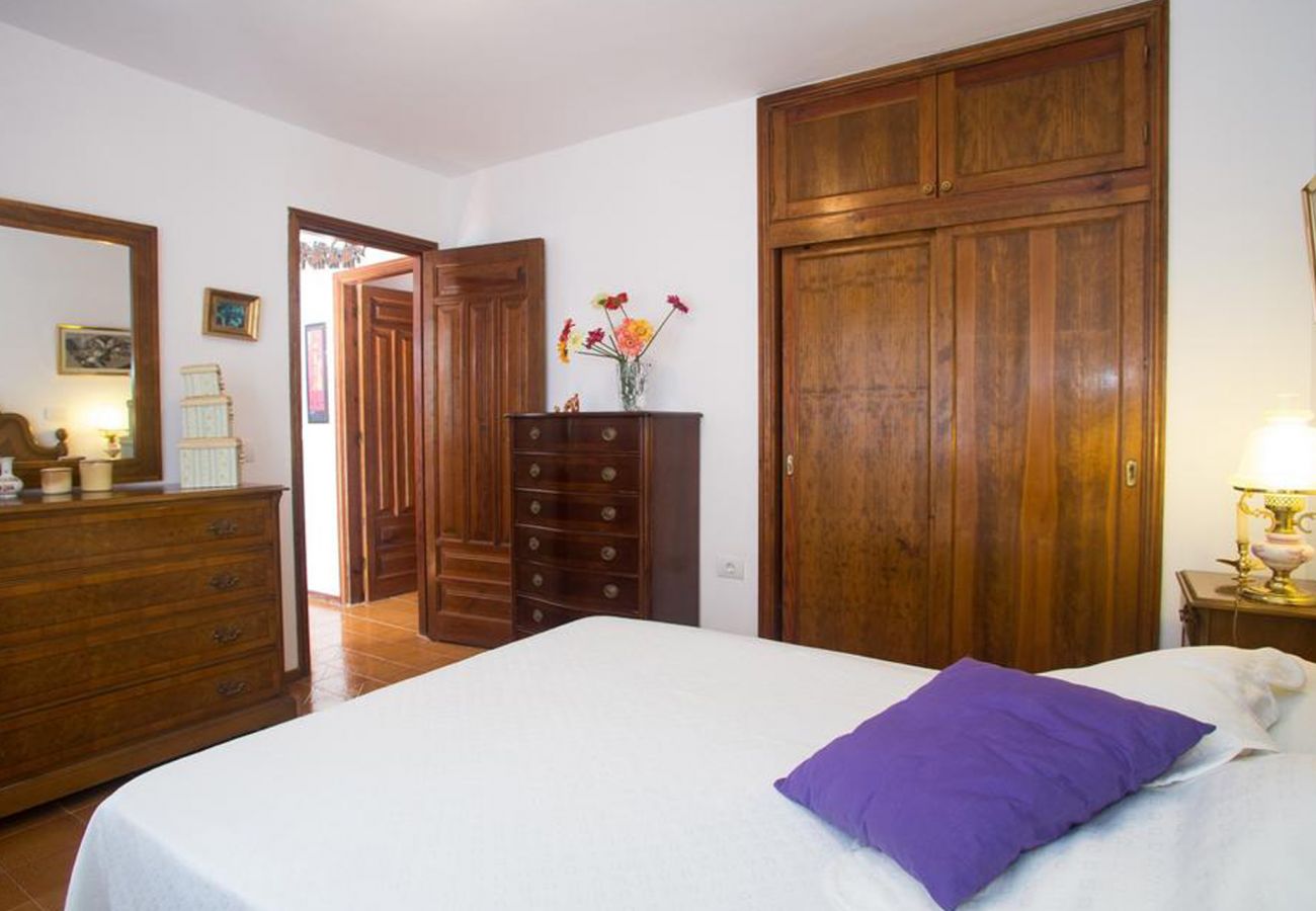 Villa in Puerto del Carmen - 2BR Villa Solarium Terrace + 2 min Walk to Beach Villa in Puerto del Carmen - 2BR Villa Solarium Terrace + 2 min Walk to Beach