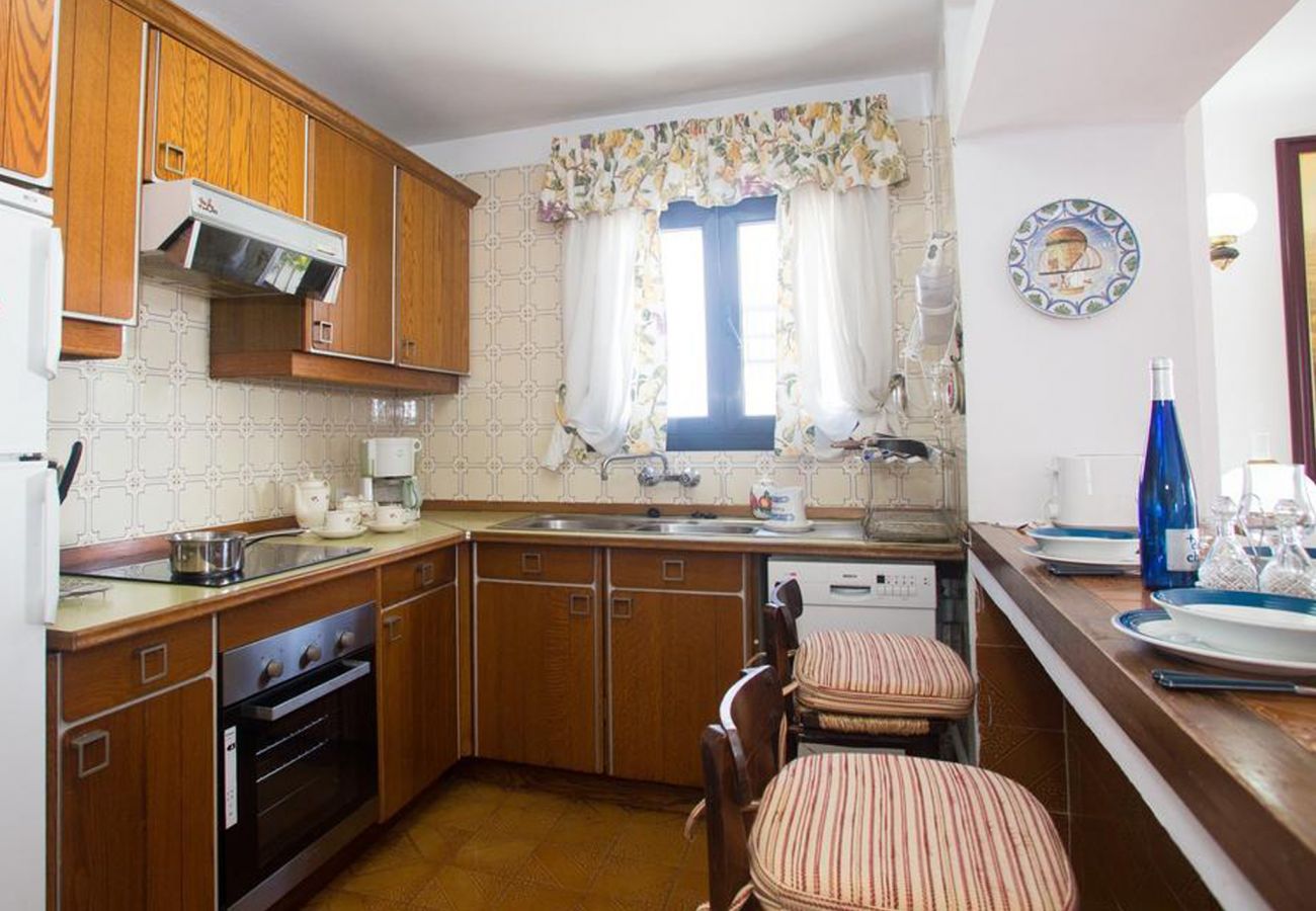 Villa in Puerto del Carmen - 2BR Villa Solarium Terrace + 2 min Walk to Beach Villa in Puerto del Carmen - 2BR Villa Solarium Terrace + 2 min Walk to Beach