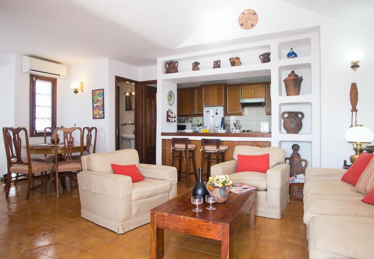 Villa in Puerto del Carmen - 2BR Villa Solarium Terrace + 2 min Walk to Beach Villa in Puerto del Carmen - 2BR Villa Solarium Terrace + 2 min Walk to Beach
