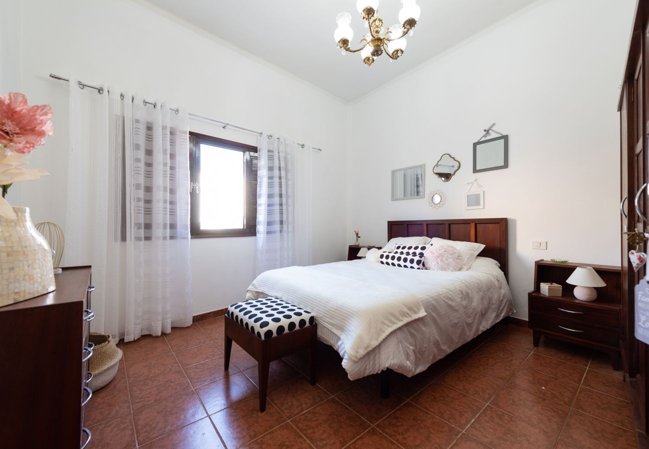 Apartment in Arucas - Spacious 2BR Historic Centre Arucas + Balcony 