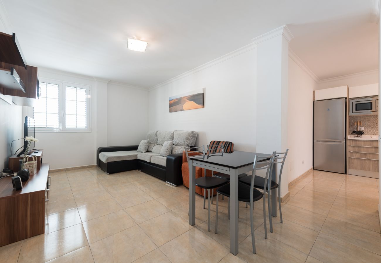 Apartment in Agüimes - Spacious 3BR APT Near Arinaga Beach 