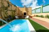 Villa in Gáldar - The Yellow House Climatized Pool+Solarium+Parking 