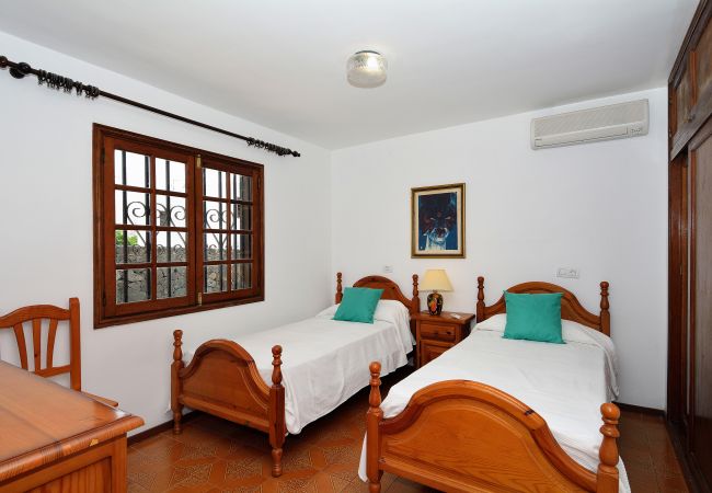 Villa in Puerto del Carmen - 3BR Beach House - Solarium & Shower Terrace Villa in Puerto del Carmen - 3BR Beach House - Solarium & Shower Terrace