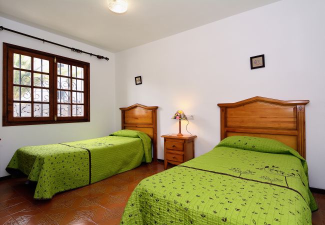 Villa in Puerto del Carmen - 3BR Beach House - Solarium & Shower Terrace Villa in Puerto del Carmen - 3BR Beach House - Solarium & Shower Terrace