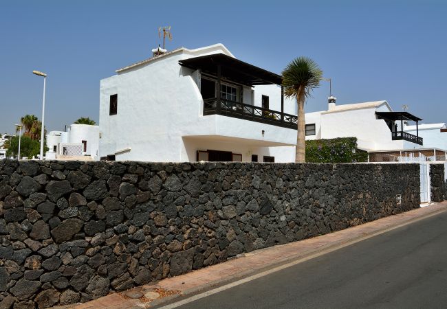 Villa in Puerto del Carmen - 3BR Beach House - Solarium & Shower Terrace Villa in Puerto del Carmen - 3BR Beach House - Solarium & Shower Terrace