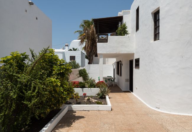 Villa in Puerto del Carmen - 2BR Beach House - Solarium & Shower Terrace - 13 Villa in Puerto del Carmen - 2BR Beach House - Solarium & Shower Terrace - 13