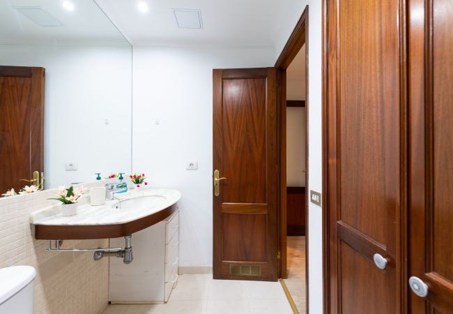 Apartment in Las Palmas de Gran Canaria - Centric 2BR Flat 5 min Walk to Las Canteras Beach Apartment in Las Palmas de Gran Canaria - Centric 2BR Flat 5 min Walk to Las Canteras Beach