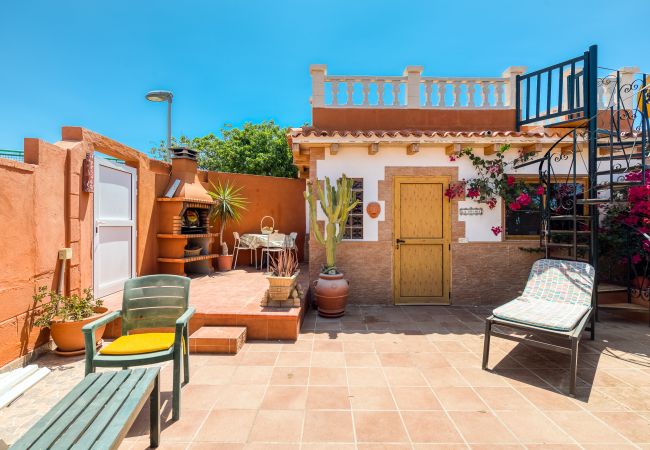 House in San Bartolomé de Tirajana - Camping Cabin - Private Solarium & Pool - BBQ House in San Bartolomé de Tirajana - Camping Cabin - Private Solarium & Pool - BBQ