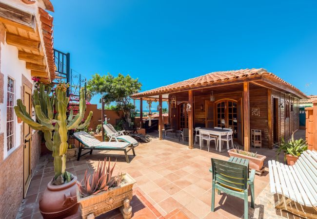 House in San Bartolomé de Tirajana - Camping Cabin - Private Solarium & Pool - BBQ House in San Bartolomé de Tirajana - Camping Cabin - Private Solarium & Pool - BBQ