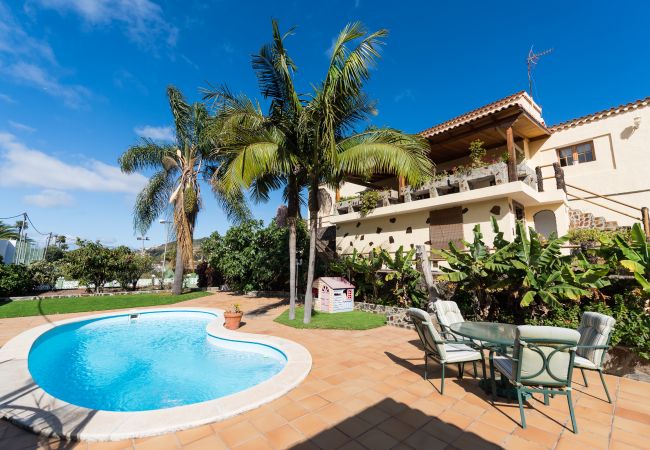 Villa/Dettached house in Las Palmas de Gran Canaria - 5BR Home - Pool Parking & Tennis Court