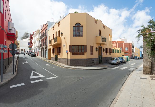 Villa in Gáldar - The Yellow House - Solarium - Climatized Pool Villa in Gáldar - The Yellow House - Solarium - Climatized Pool