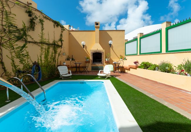 Villa in Gáldar - The Yellow House - Solarium - Climatized Pool Villa in Gáldar - The Yellow House - Solarium - Climatized Pool