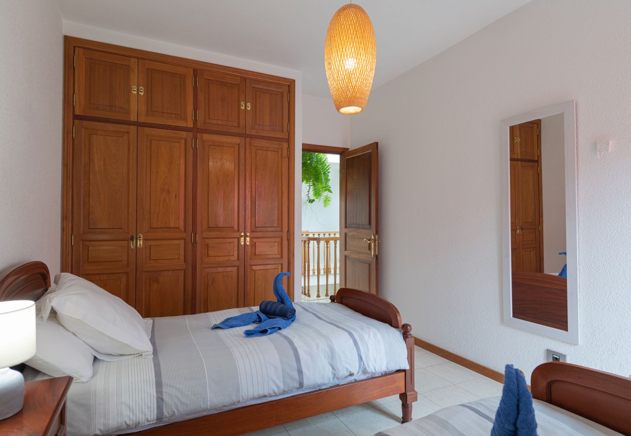 Villa in Gáldar - The Yellow House - Solarium - Climatized Pool Villa in Gáldar - The Yellow House - Solarium - Climatized Pool