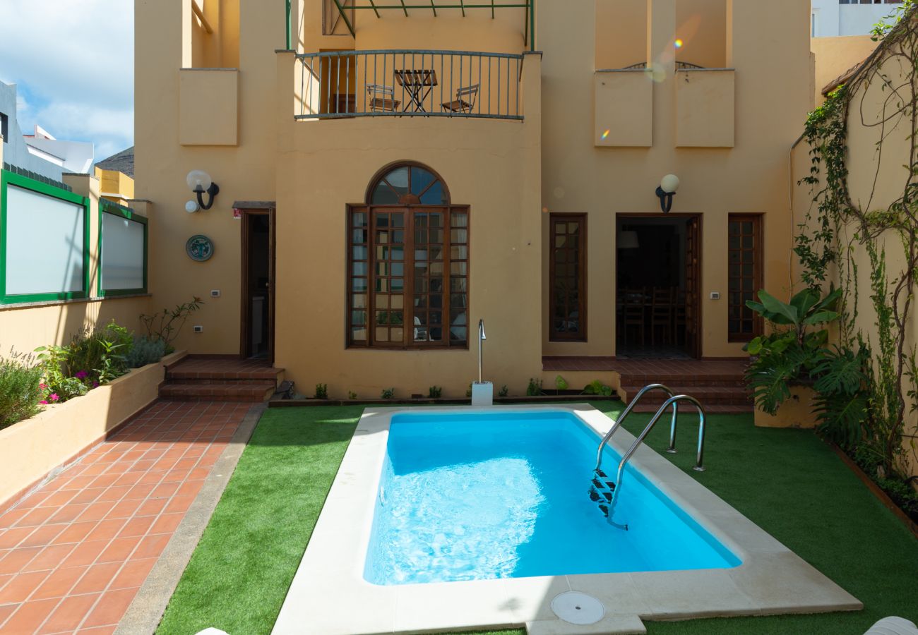 Villa in Gáldar - The Yellow House - Solarium - Climatized Pool Villa in Gáldar - The Yellow House - Solarium - Climatized Pool