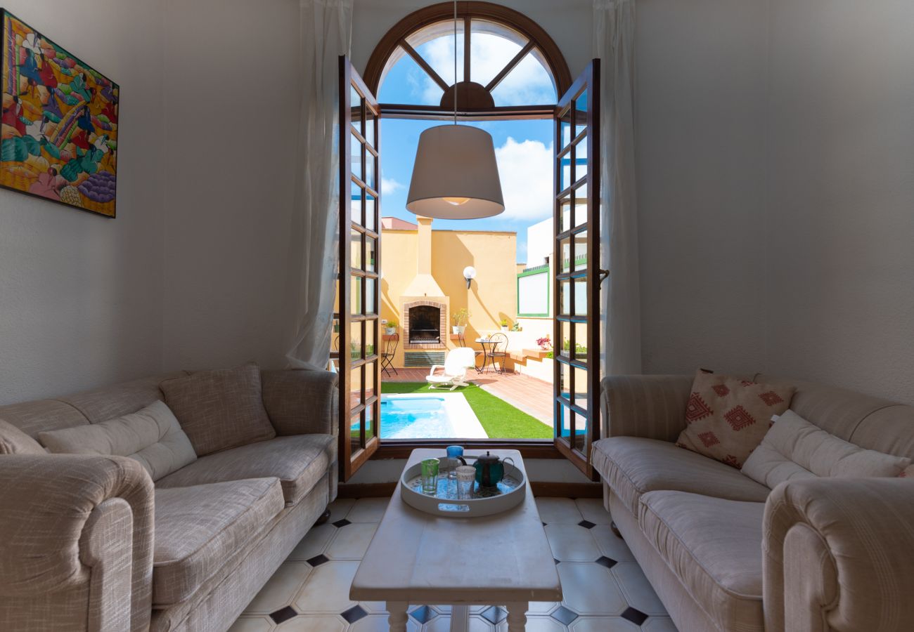 Villa in Gáldar - The Yellow House - Solarium - Climatized Pool Villa in Gáldar - The Yellow House - Solarium - Climatized Pool