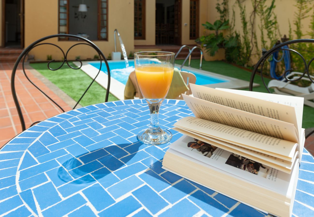 Villa in Gáldar - The Yellow House - Solarium - Climatized Pool Villa in Gáldar - The Yellow House - Solarium - Climatized Pool