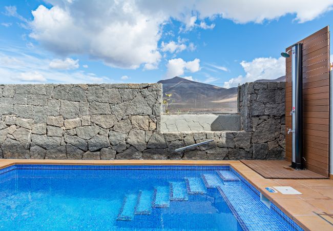 Villa/Dettached house in Playa Blanca - 3BR Home - Private Heated Pool - Parking