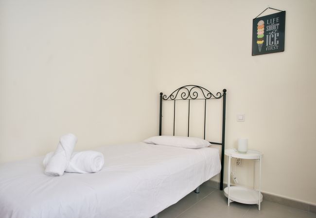 Apartment in Las Palmas de Gran Canaria - Work & Pet friendly Urban Flat close to the Beach Apartment in Las Palmas de Gran Canaria - Work & Pet friendly Urban Flat close to the Beach