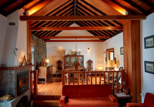  in Vega de San Mateo - Canarian Rural 4BR Home with Terrace - Views - BBQ