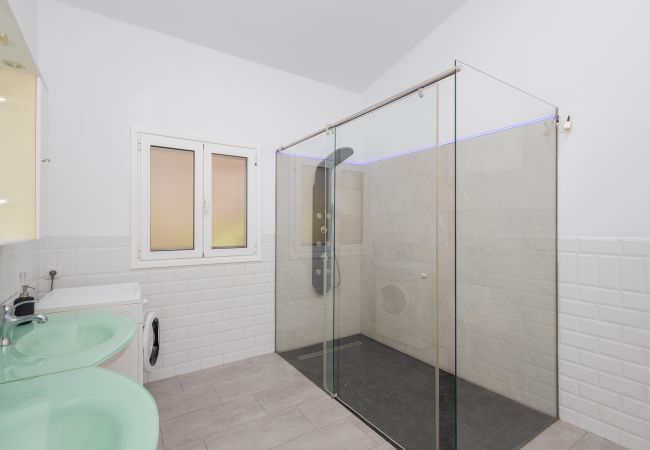 Cottage in San Bartolomé de Tirajana - 3BR Country Home - Private Pool & Terrace Cottage in San Bartolomé de Tirajana - 3BR Country Home - Private Pool & Terrace