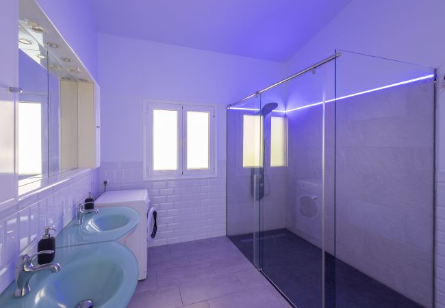 Cottage in San Bartolomé de Tirajana - 3BR Country Home - Private Pool & Terrace Cottage in San Bartolomé de Tirajana - 3BR Country Home - Private Pool & Terrace