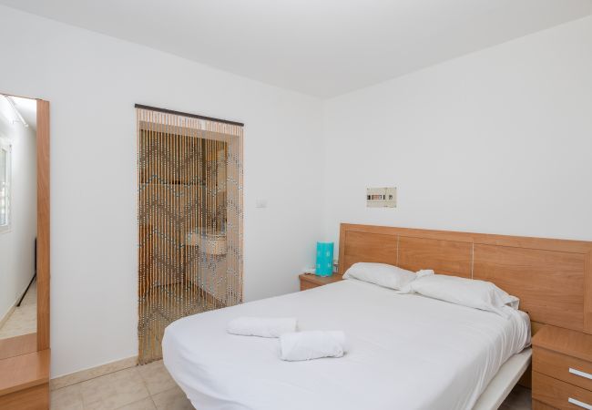 Cottage in San Bartolomé de Tirajana - 3BR Country Home - Private Pool & Terrace Cottage in San Bartolomé de Tirajana - 3BR Country Home - Private Pool & Terrace