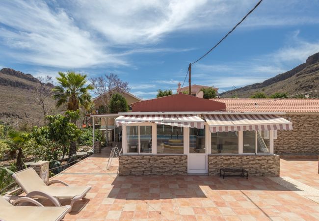 Cottage in San Bartolomé de Tirajana - 3BR Country Home - Private Pool & Terrace Cottage in San Bartolomé de Tirajana - 3BR Country Home - Private Pool & Terrace