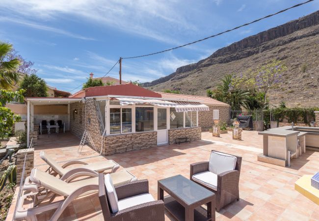 Cottage in San Bartolomé de Tirajana - 3BR Country Home - Private Pool & Terrace Cottage in San Bartolomé de Tirajana - 3BR Country Home - Private Pool & Terrace
