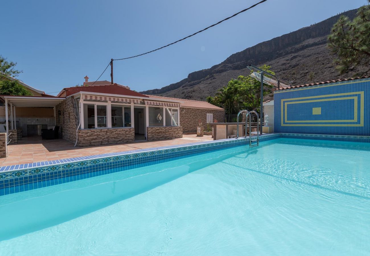 Cottage in San Bartolomé de Tirajana - 3BR Country Home - Private Pool & Terrace