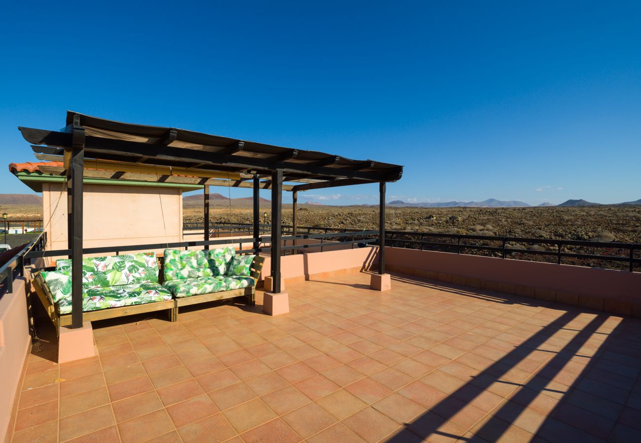 Apartment in La Oliva - Private Terrace Majanicho Home -Garden & Pool Apartment in La Oliva - Private Terrace Majanicho Home -Garden & Pool