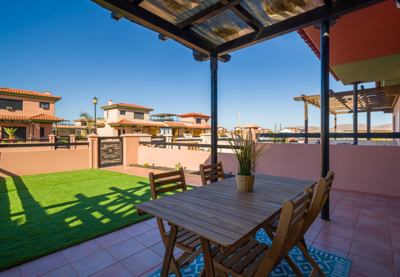 Apartment in La Oliva - Private Terrace Majanicho Home -Garden & Pool Apartment in La Oliva - Private Terrace Majanicho Home -Garden & Pool