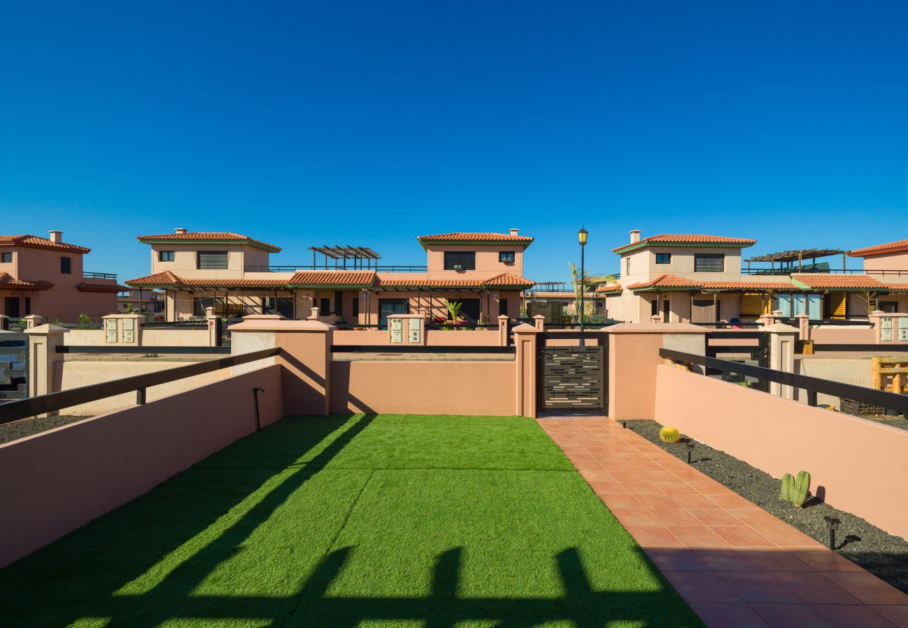 Apartment in La Oliva - Private Terrace Majanicho Home -Garden & Pool Apartment in La Oliva - Private Terrace Majanicho Home -Garden & Pool