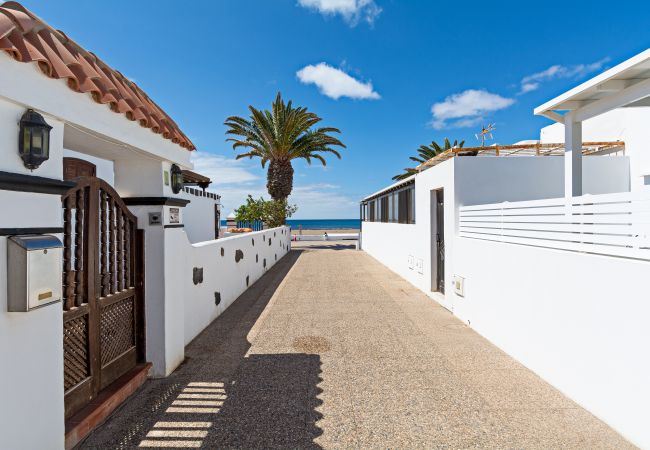 House in Playa Honda - 2BR Terrace Home - 10 min walk to the Beach House in Playa Honda - 2BR Terrace Home - 10 min walk to the Beach
