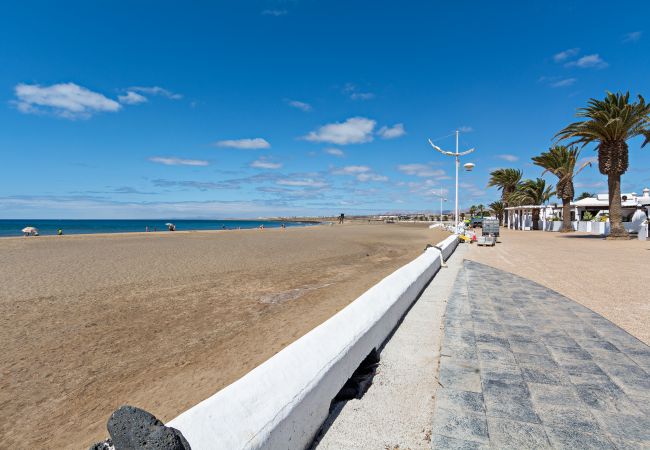  in Playa Honda - 2BR Terrace Home - 10 min walk to the Beach